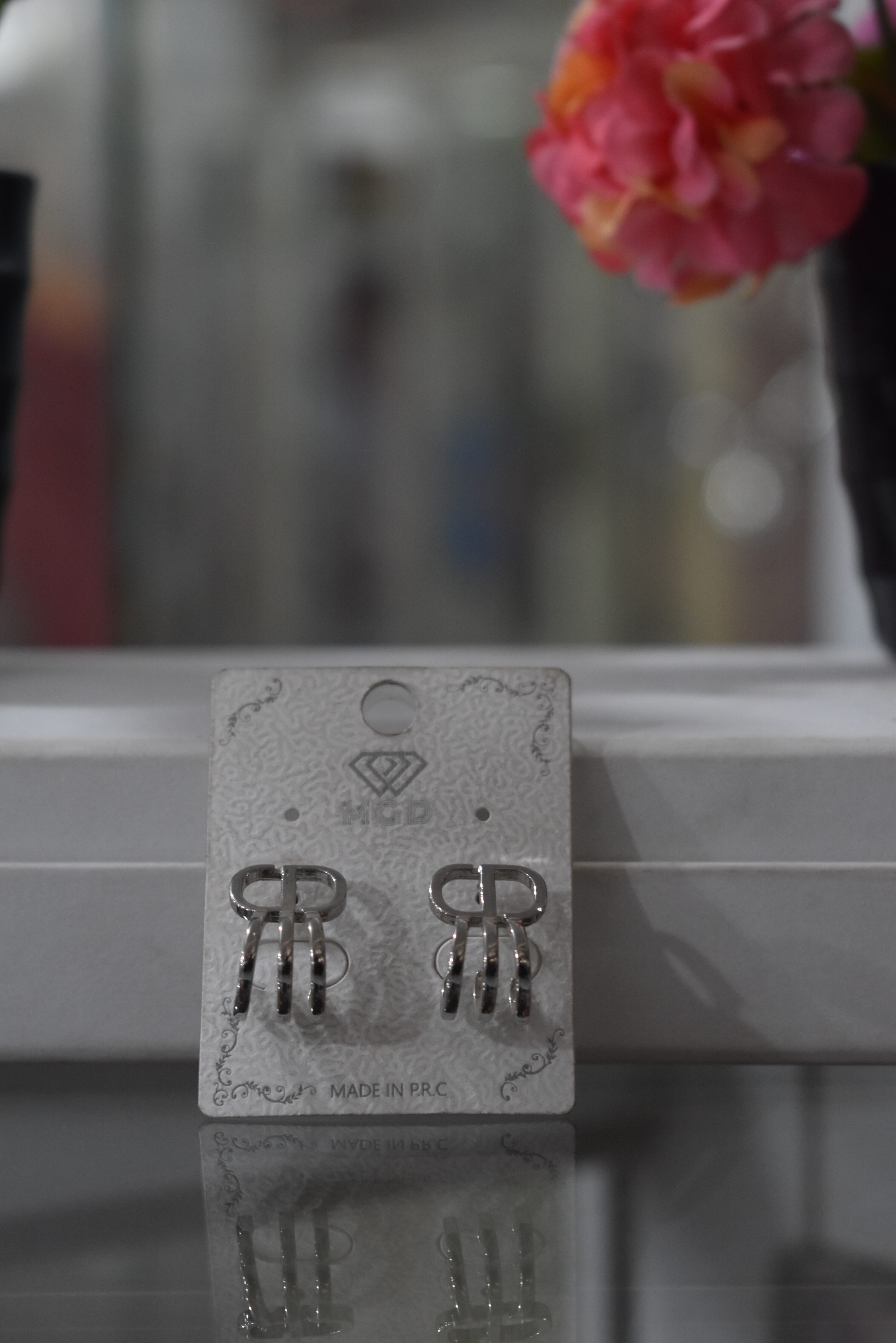 Elegant and stylish earring