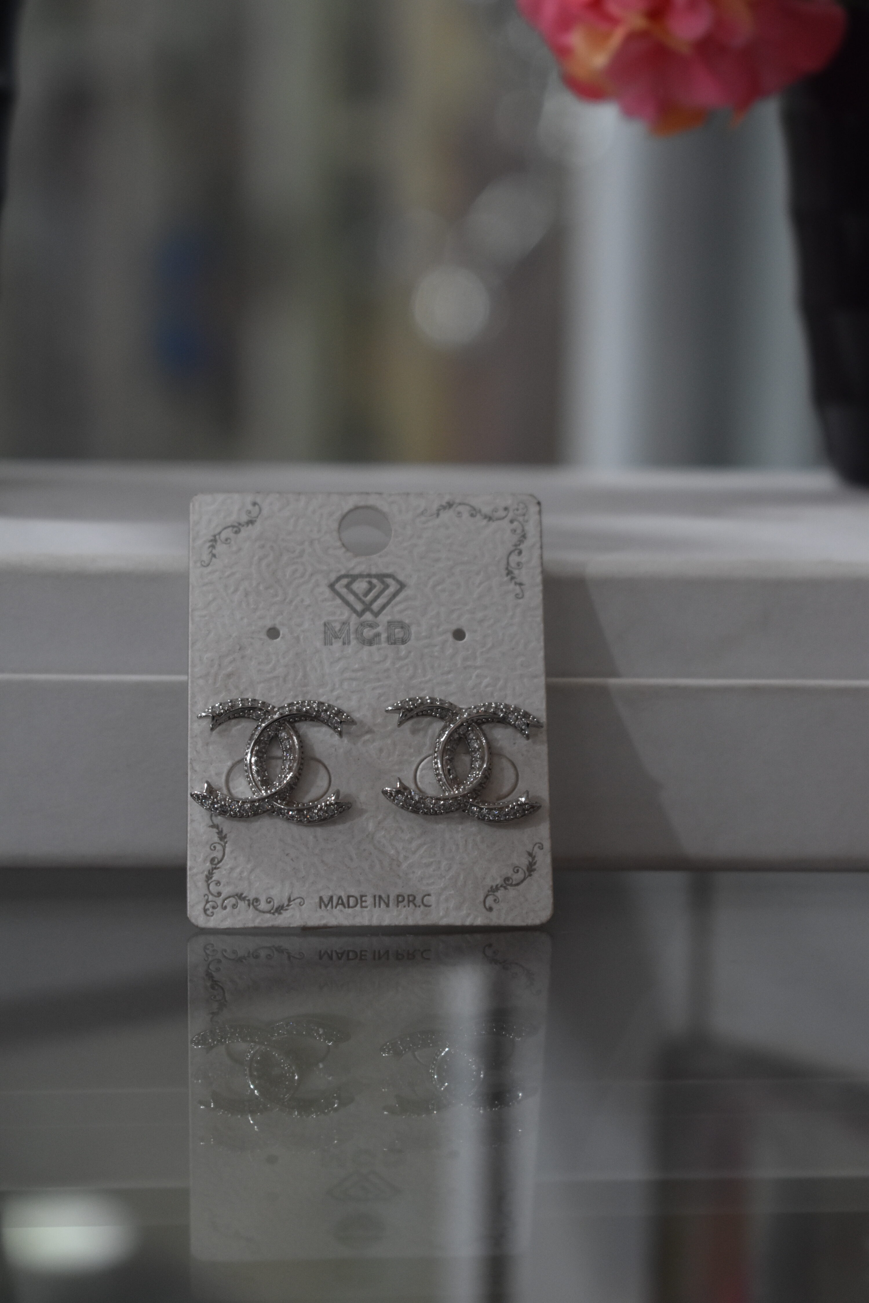 Elegant and stylish earring