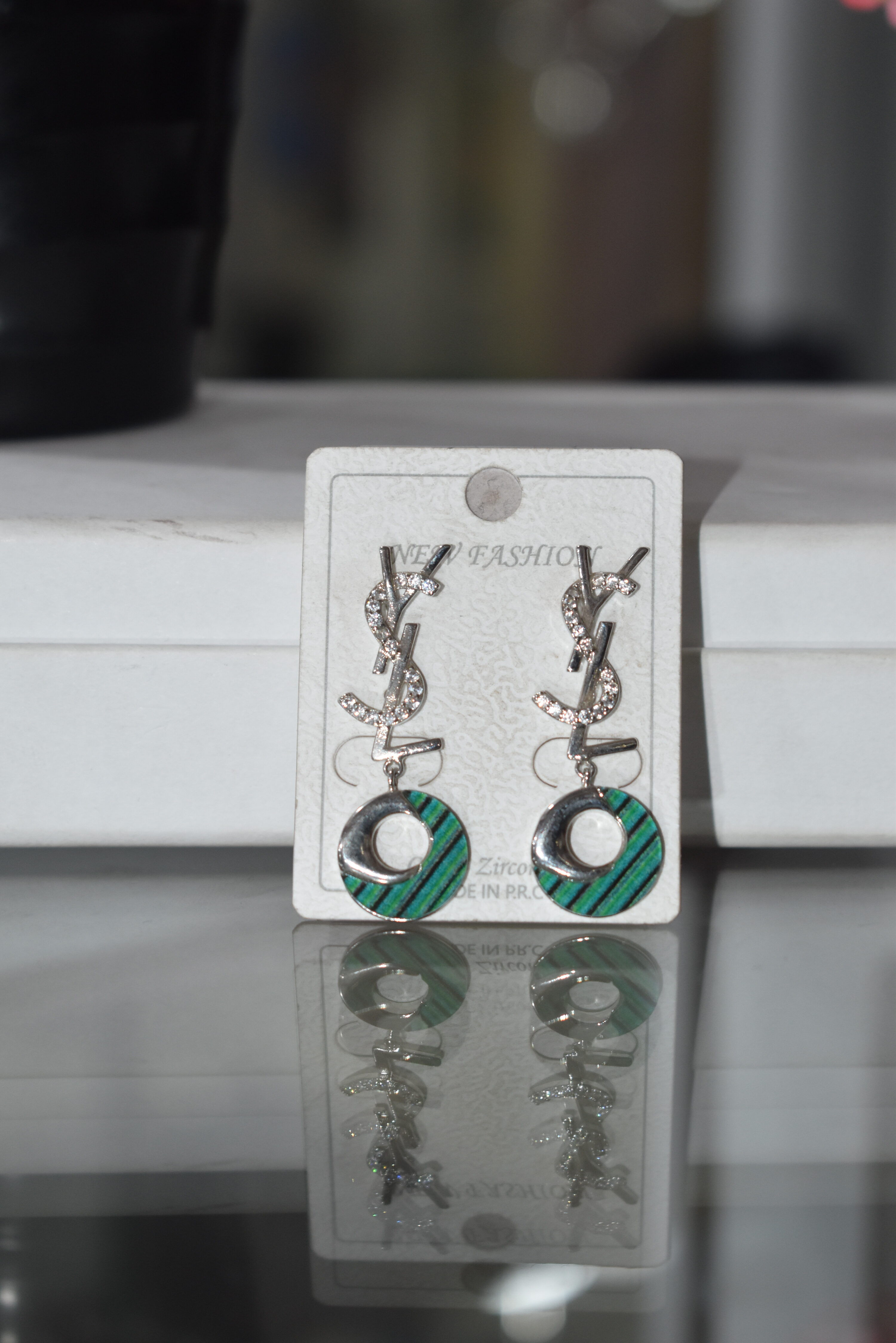 Elegant and stylish earring