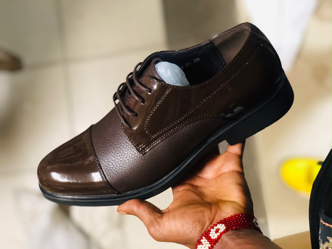 Classic Dual-Texture Leather Men’s Derby Shoes – Deep Mahogany